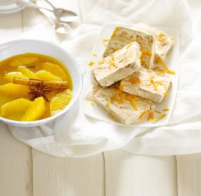Nugat-Semifreddo mit Gewürzorangen