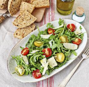 Ciabatta mit Rucola-Tomaten-Salat