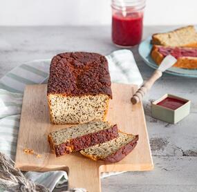 Süßes Eiweißbrot mit Mandeln