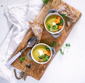 Gemüsecremesuppe mit Parmesanecken