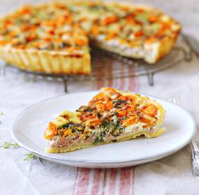 Hackfleisch-Karotten-Quiche mit Bergkäse