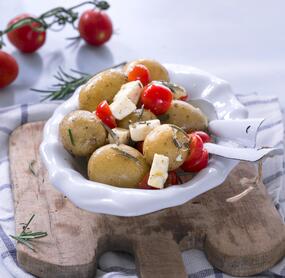 Einfache Rosmarinkartoffeln mit Feta