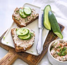 Apfel-Streichwurst mit Schnittlauch