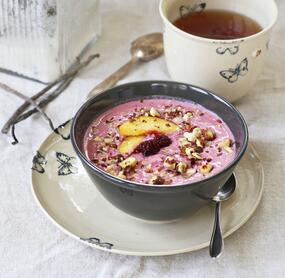 Vanillejoghurt mit gemischten Früchten