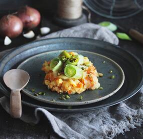 Geschmorter Porree mit Kartoffel-Knoblauch-Stampf