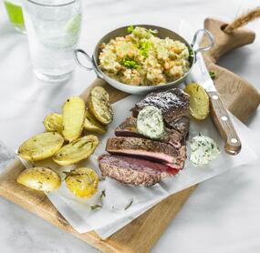 Hüftsteaks mit Rosmarin-Kartoffeln und Coleslaw