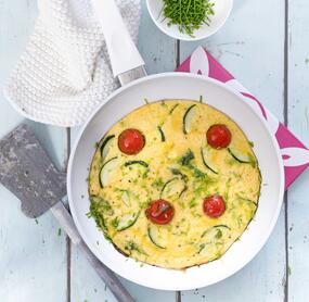 Omelett mit Zucchini und Kirschtomaten