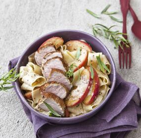 Schweinefilet mit Äpfeln und Weinsoße