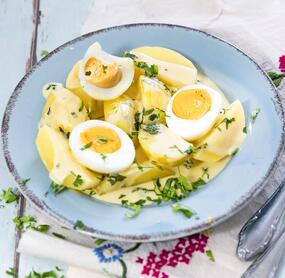 Senfeier mit Kartoffeln