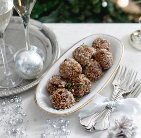 Feine Hackbällchen mit Haselnusskruste