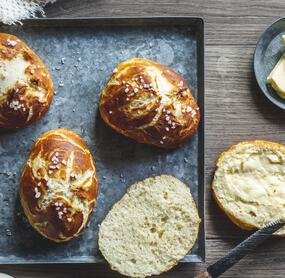 Fluffige Laugenbrötchen wie von der Bäckerei
