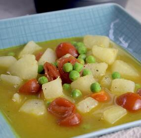 Bunte Gemüsesuppe mit Curry