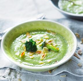 Cremige Brokkolisuppe mit Sahne