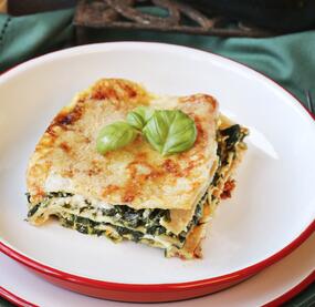 Vollkornlasagne mit Grünkern, Spinat und Schafskäse
