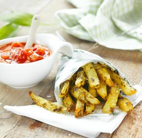 Kartoffel-Bärlauch-Stifte mit Johannisbeerketchup