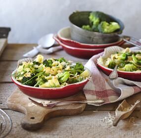 Nudeln mit Brokkoli und Rucola