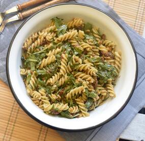 Mediterraner Nudelsalat