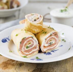 Pfannkuchen-Lachsröllchen