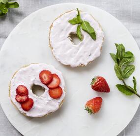 Frischer Erdbeerkäse mit Minze