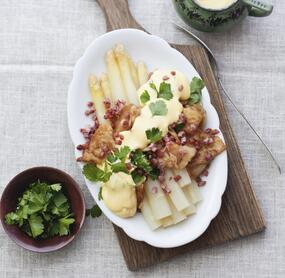 Spargel mit Kratzete und Schinken
