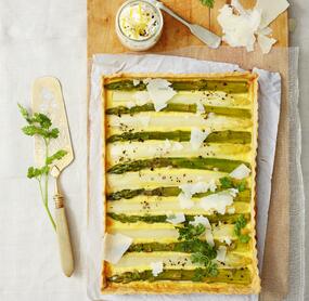 Spargeltarte mit Parmesan