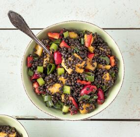 Belugalinsensalat mit fruchtiger Mango