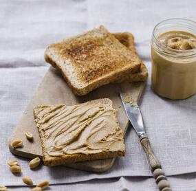 Die cremigste Erdnussbutter selber machen