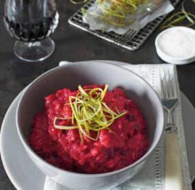 Rote-Bete-Risotto mit Lauchstroh