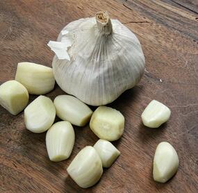 Eingelegter Knoblauch