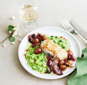 Erbsenrisotto mit Seeteufel und Traubensoße