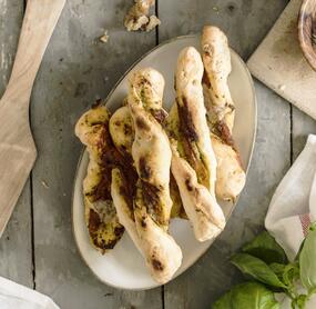 Salami-Pizzastangen mit Walnüssen