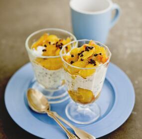 Stracciatella-Ricotta-Dessert mit Aprikosen