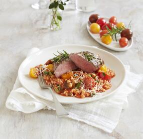 Tomatenrisotto mit gebratenem Lamm