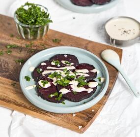 Gebackene Rote Bete mit Tahin-Dip