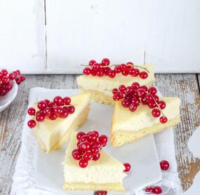Kleine Biskuit-Frischkäseecken