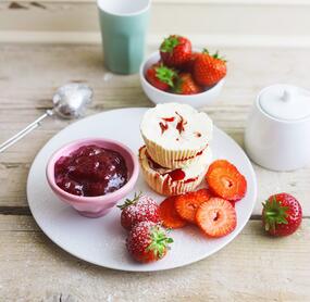 Kleine Erdbeereis-Törtchen