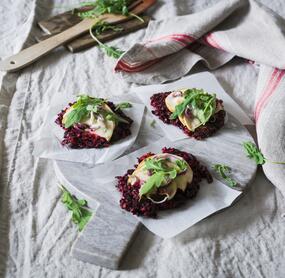 Rote-Bete-Puffer mit Birne und Gorgonzola