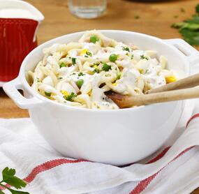 Klassischer Nudelsalat mit Mayonnaise