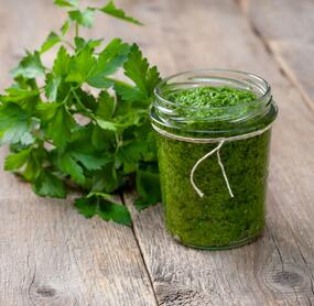Petersilien-Pesto mit Cashewkernen