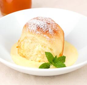 Buchteln mit Vanillesoße