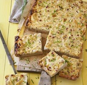 Einfacher Zwiebelkuchen mit Speck