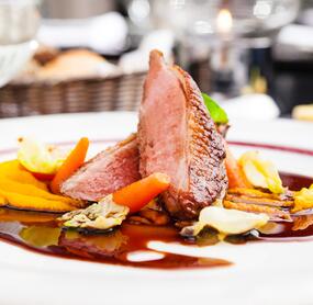 Entenbrust an Portwein-Balsamico-Soße mit Karottenstampf