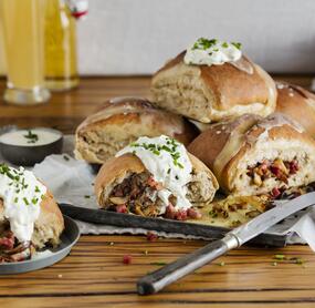 Handbrot mit Schinken und Champignons