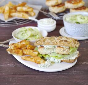 Fisch-Burger mit Remoulade & Selleriepommes