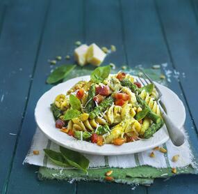 Fusilloni mit Spargel und Zitronen-Pesto