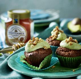 Erdnuss-Honigkuchen-Muffins mit Avocado-Frosting