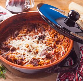 Kritharakitopf mit Gyros und Tomate