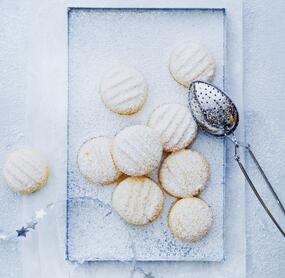 Süße Schneeflöckchen-Plätzchen mit Vanille