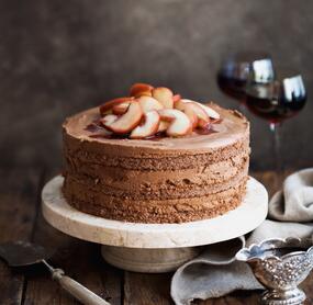 Schokotorte mit Rotwein-Äpfeln