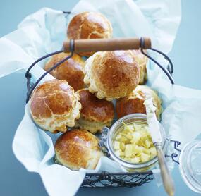 Brioche mit Apfel-Zitronenmarmelade